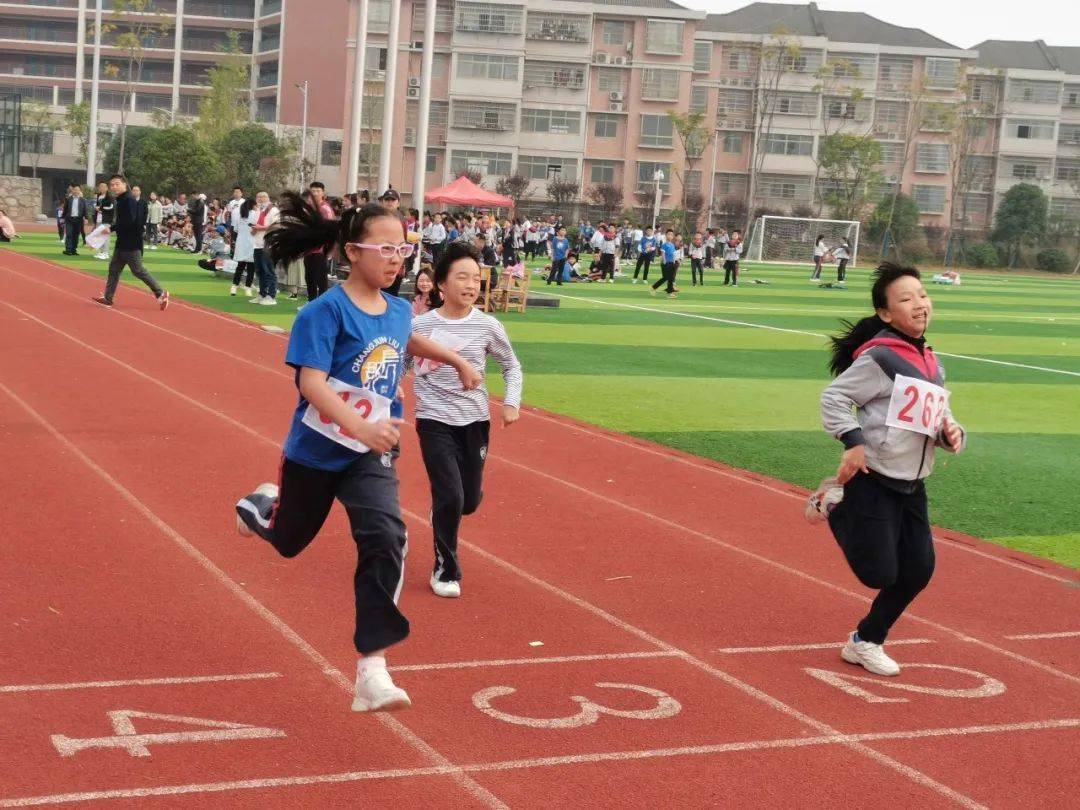 奋勇向前不言败,甘肃队晋级季后赛意气风发 奋勇向前不言败,甘肃队晋级季后赛意气风发