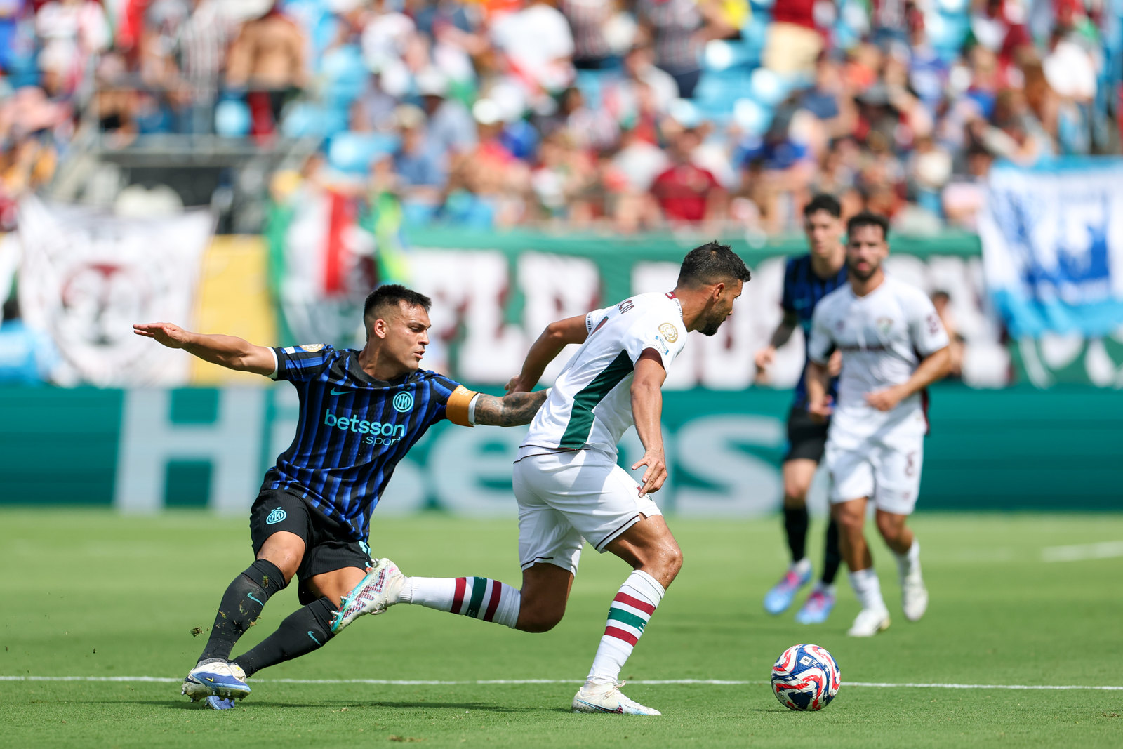 欧洲劲旅惊险过关，晋级亚冠半决赛