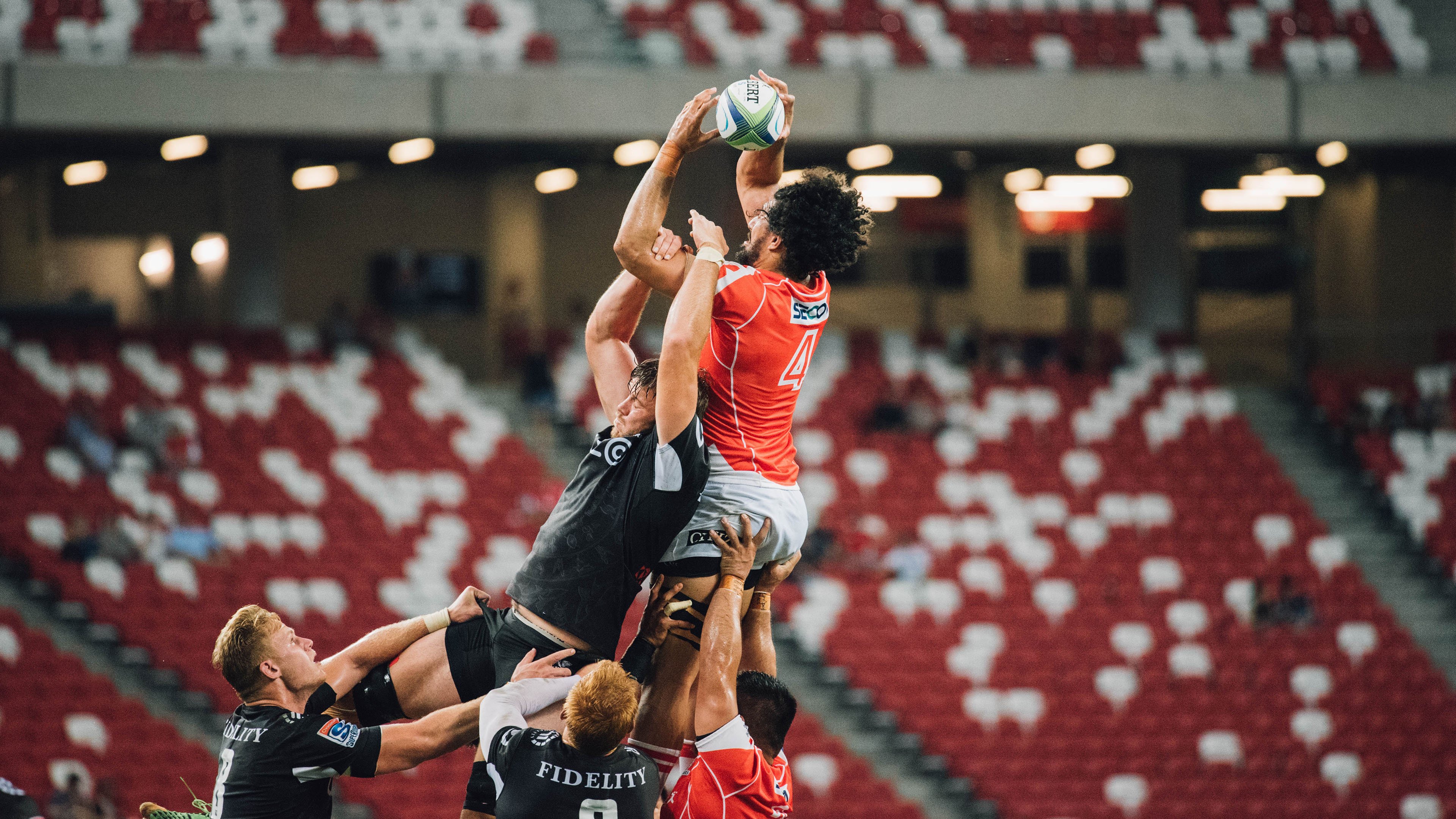 奥运周期关键战之夜，莱万点燃赛场