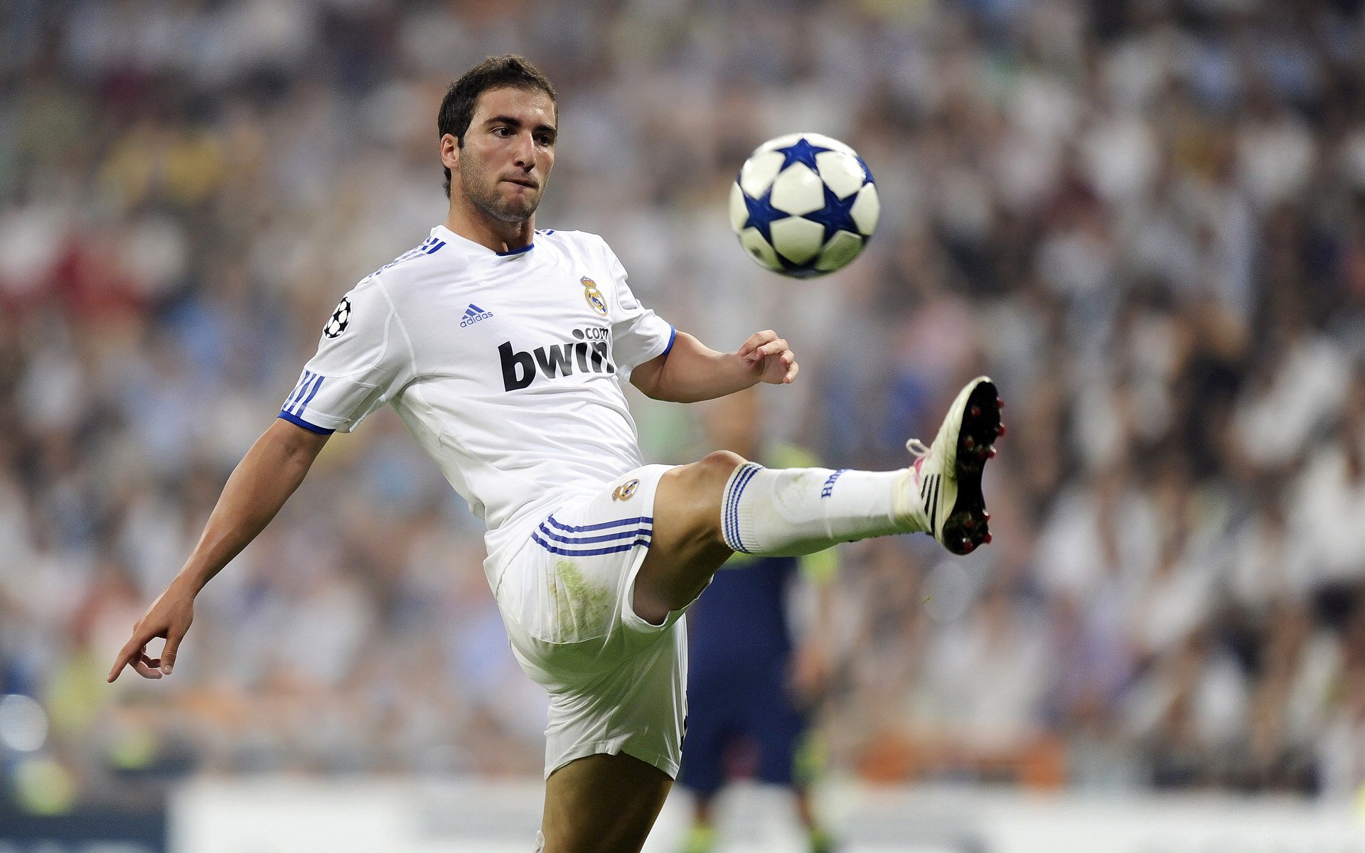 IM体育官网入口-福登的救赎之战，当日本足球的精密遇上几内亚的野性